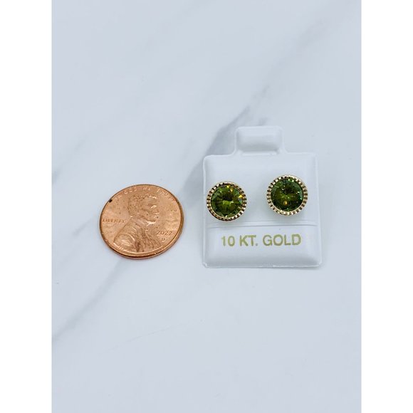 ❤️ Real 10k Gold Stud Earrings    Green august birthstone - Picture 3 of 4